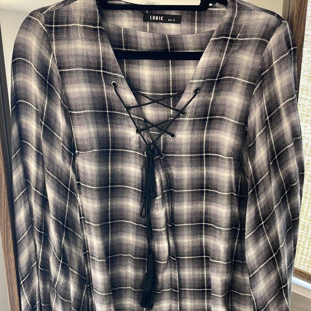 Long sleeve drawstring shirt